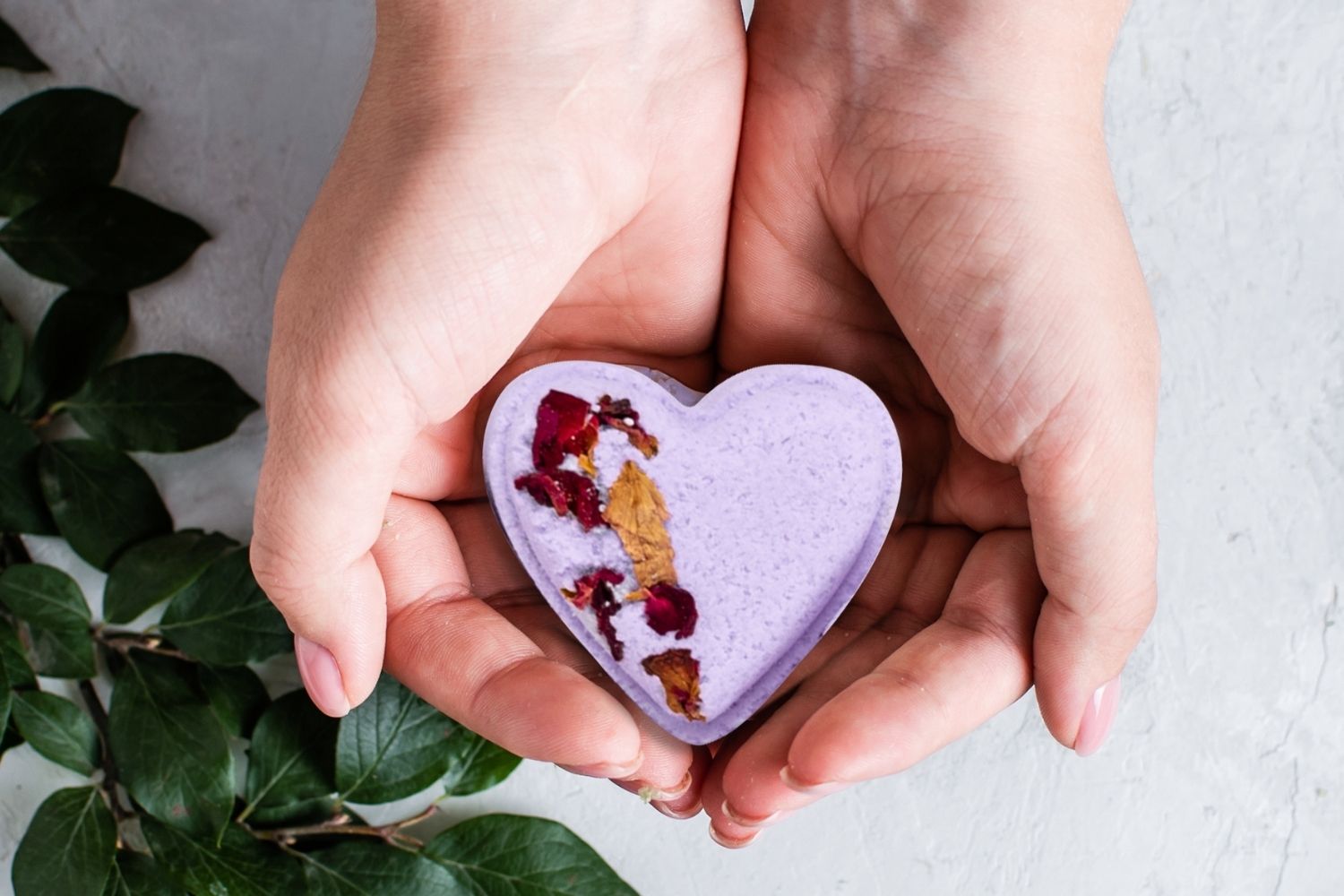 Valentine's Day best Bath Bombs Gift - Lavender  - a Set of 5 Heart Shaped Gift box